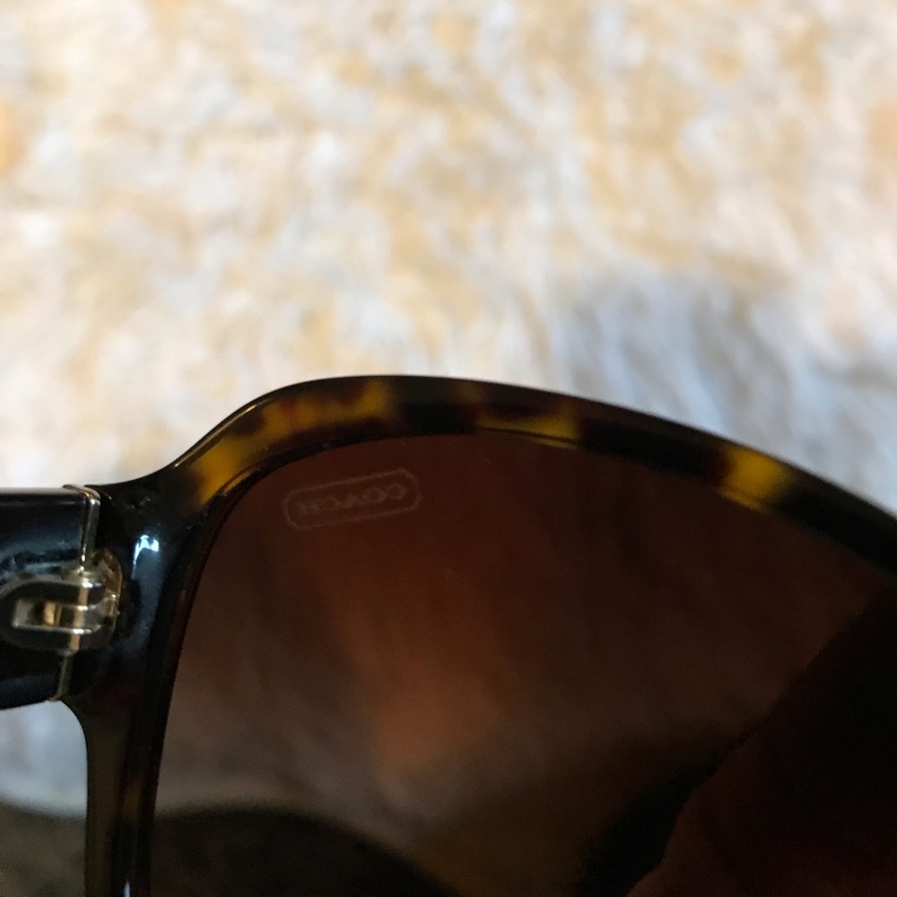 Coach sunglasses 🕶 - Picture 8 of 8